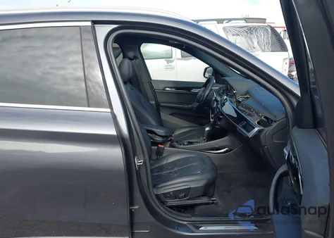 2016 BMW X1 xDrive28I z USA, uszkodzony, nr VIN WBXHT3Z32G4A47550